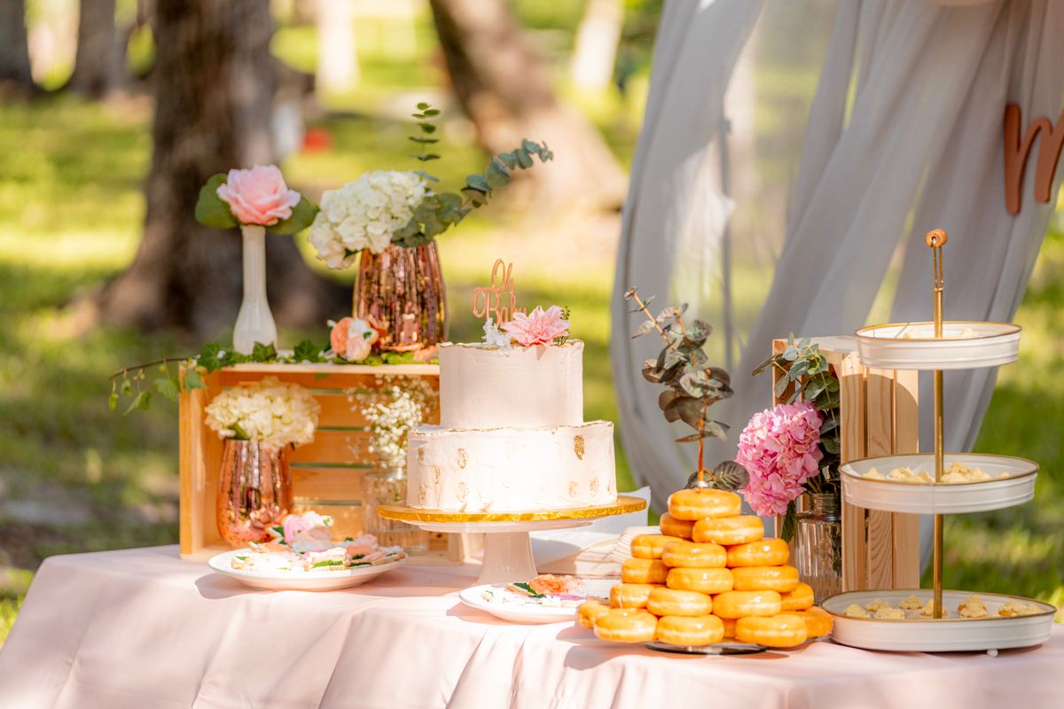 Mesa de doces decorada para evento e festa